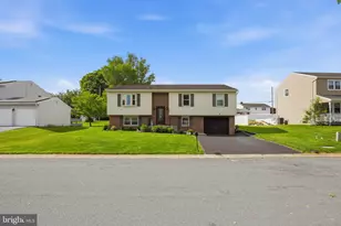 3218 Caroline Dr, East Petersburg, PA 17520 - Photo 2