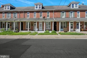 142 S Poplar St, Elizabethtown, PA 17022 - Photo 2