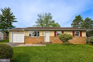 188 N Hazel St, Manheim, PA 17545 - Photo 2