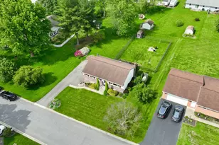 340 Curby Dr, Mountville, PA 17554 - Photo 2
