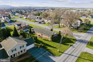 205 Jennifer Ln, Ephrata, PA 17522 - Photo 4