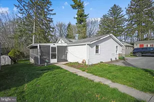 3 Greenlawn Dr, Bird in Hand, PA 17505 - Photo 2