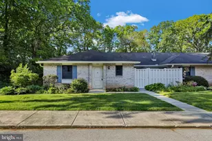 379 Valleybrook Dr, Lancaster, PA 17601 - Photo 2