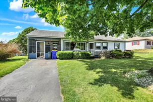 1921 Blue Ridge Dr, Lancaster, PA 17603 - Photo 2