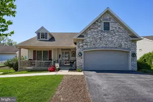 1042 Cambridge, Manheim, PA 17545 - Photo 1