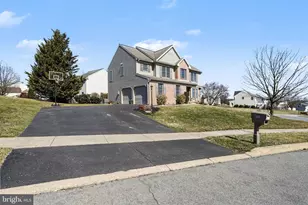 815 Buckingham Blvd, Elizabethtown, PA 17022 - Photo 2