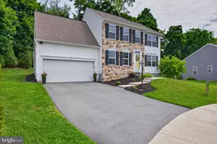 18 Copperwood Ln, Ephrata, PA 17522 - Photo 2