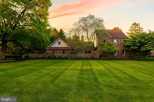 1334 Beaconfield Ln, Lancaster, PA 17601 - Photo 1