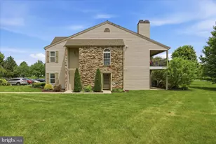 223 Greenview Dr, Lancaster, PA 17601 - Photo 1