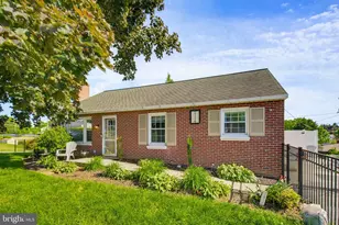 2114 Shaaron Dr, Lancaster, PA 17601 - Photo 2
