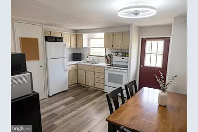 221 N Market Avenue, Mount Joy, PA 17552 - Photo 4