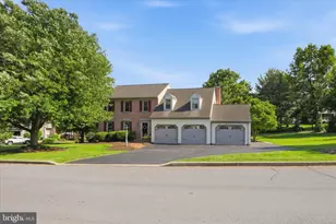 9 Round House Dr, Lititz, PA 17543 - Photo 2