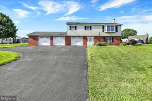 527 Ridgeview Rd S, Elizabethtown, PA 17022 - Photo 2