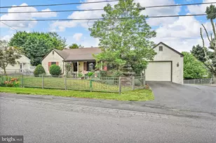 4 N Conestoga View Dr, Akron, PA 17501 - Photo 2
