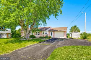 36 Glenwood Dr, Ephrata, PA 17522 - Photo 1
