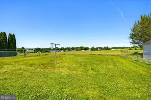 36 Glenwood Dr, Ephrata, PA 17522 - Photo 2