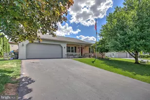 559 Greenview Dr, Denver, PA 17517 - Photo 2