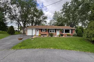 805 Sentz Dr, Mount Joy, PA 17552 - Photo 2