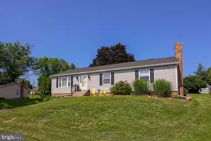 8 Kay Dr, Lancaster, PA 17603 - Photo 2
