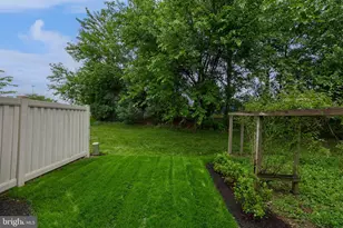 341 Greenland Dr, Lancaster, PA 17602 - Photo 2