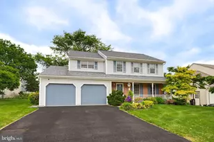 306 Laurel Oak Ln, Lancaster, PA 17602 - Photo 2