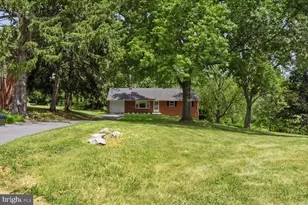 329 Fairview Dr, Lititz, PA 17543 - Photo 2