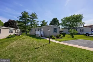 752 Sherry Ln, Lancaster, PA 17601 - Photo 2