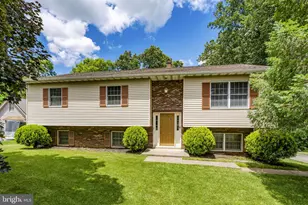 31 Dennis Dr, New Providence, PA 17560 - Photo 1
