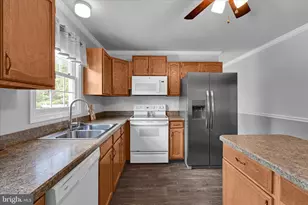637 Fulton St, Akron, PA 17501 - Photo 8