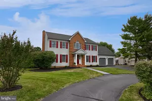 421 Rhoda Dr, Lancaster, PA 17601 - Photo 2