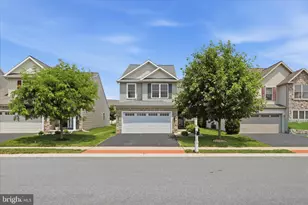 1381 Fieldstone Dr, Mount Joy, PA 17552 - Photo 2