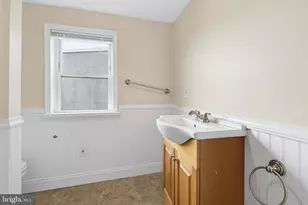 18 Lancaster Ave, Columbia, PA 17512 - Photo 16