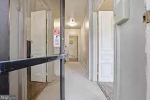 233 W Chestnut St, Lancaster, PA 17602 - Photo 2
