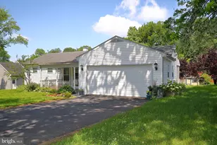 68 Pilgrim Dr, Lancaster, PA 17603 - Photo 2