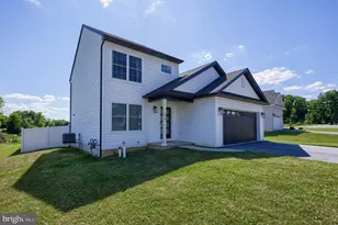 690 N Field Dr, Lancaster, PA 17603 - Photo 2