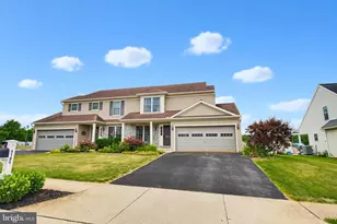 5105 Oak Leaf Dr, Mount Joy, PA 17552 - Photo 4