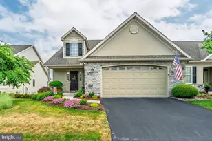 1332 Willow Creek Dr, Mount Joy, PA 17552 - Photo 2