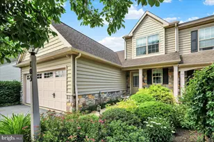 103 Goldenfield Dr, Lancaster, PA 17603 - Photo 2