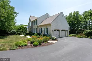 1115 Persimmon Dr, Lancaster, PA 17601 - Photo 2
