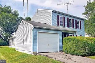 914 W Fairway Dr, Lancaster, PA 17603 - Photo 1