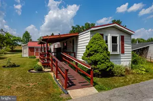 4 Hemlock Acres Ct, Manheim, PA 17545 - Photo 2