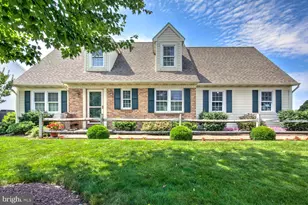 231 Cypress Ln, New Holland, PA 17557 - Photo 2
