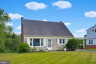 1316 Meadowcreek Ln, Lancaster, PA 17603 - Photo 2