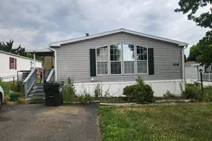 106 Clearfield Ct E, Lancaster, PA 17603 - Photo 2