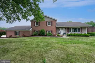 2107 Ashwood Ln, Elizabethtown, PA 17022 - Photo 2