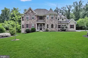 234 Crimson Ln, Elizabethtown, PA 17022 - Photo 2