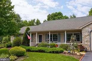 225 Country Dr, Denver, PA 17517 - Photo 2