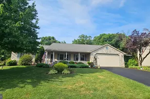 225 Country Dr, Denver, PA 17517 - Photo 2