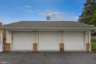 585 W Main St, New Holland, PA 17557 - Photo 4