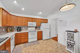 1585 Hickory Run Ct, Elizabethtown, PA 17022 - Photo 14
